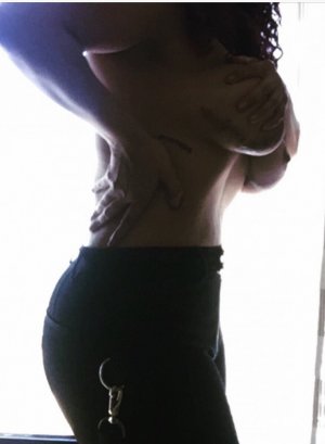 Shelsey escorts in Downers Grove, IL